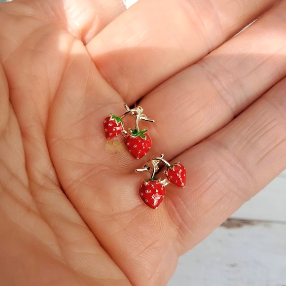 Strawberry Vine Earrings - Picture 2 of 3